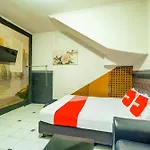 Oyo 93132 Modom Homestay Near Rs Islam Jakarta Pondok Kopi