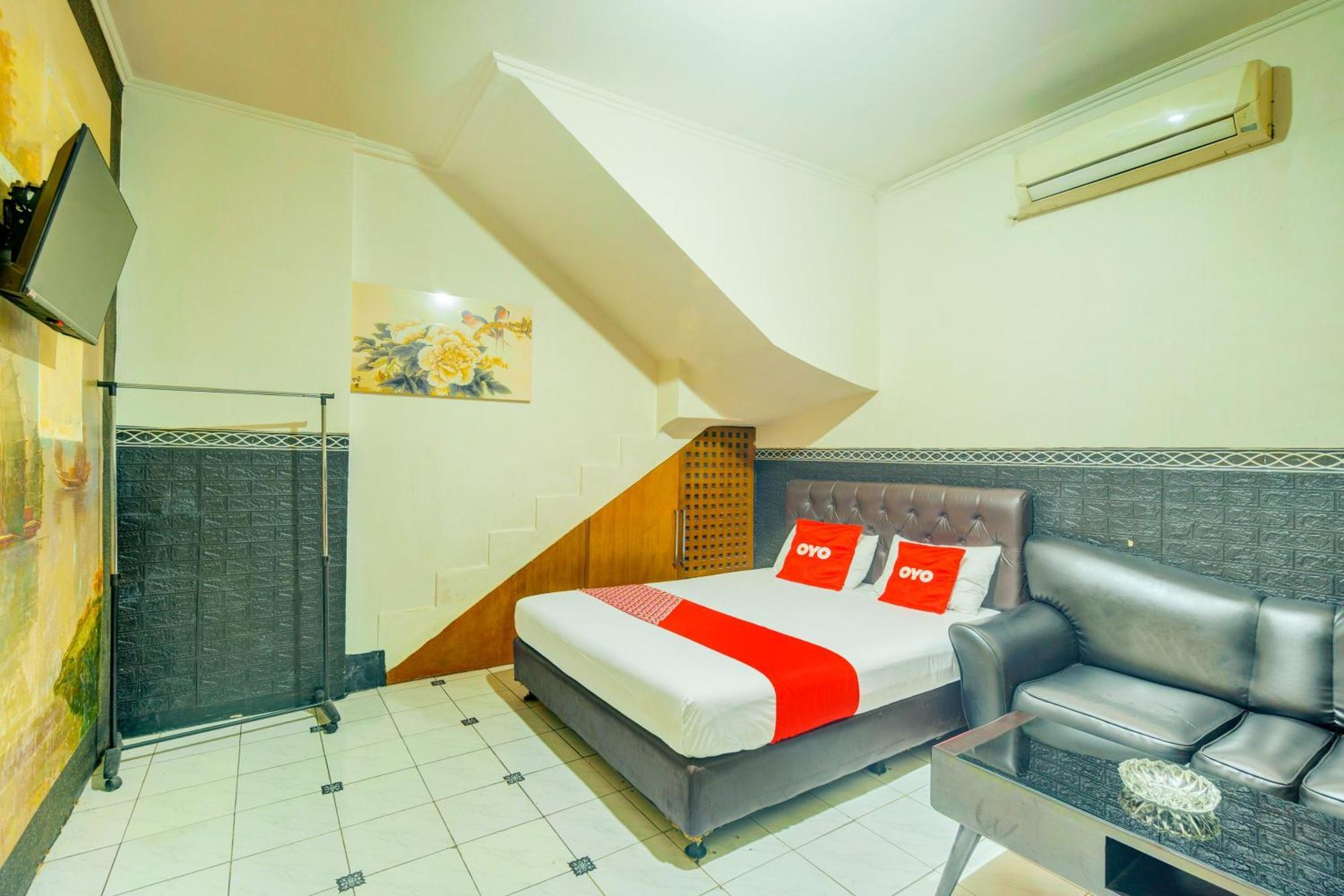 Oyo 93132 Modom Near Rs Islam Kopi Hotel 2*