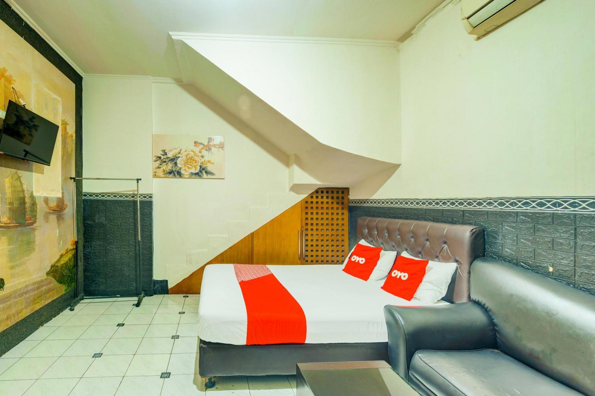Oyo 93132 Modom Near Rs Islam Kopi Hotel 2*