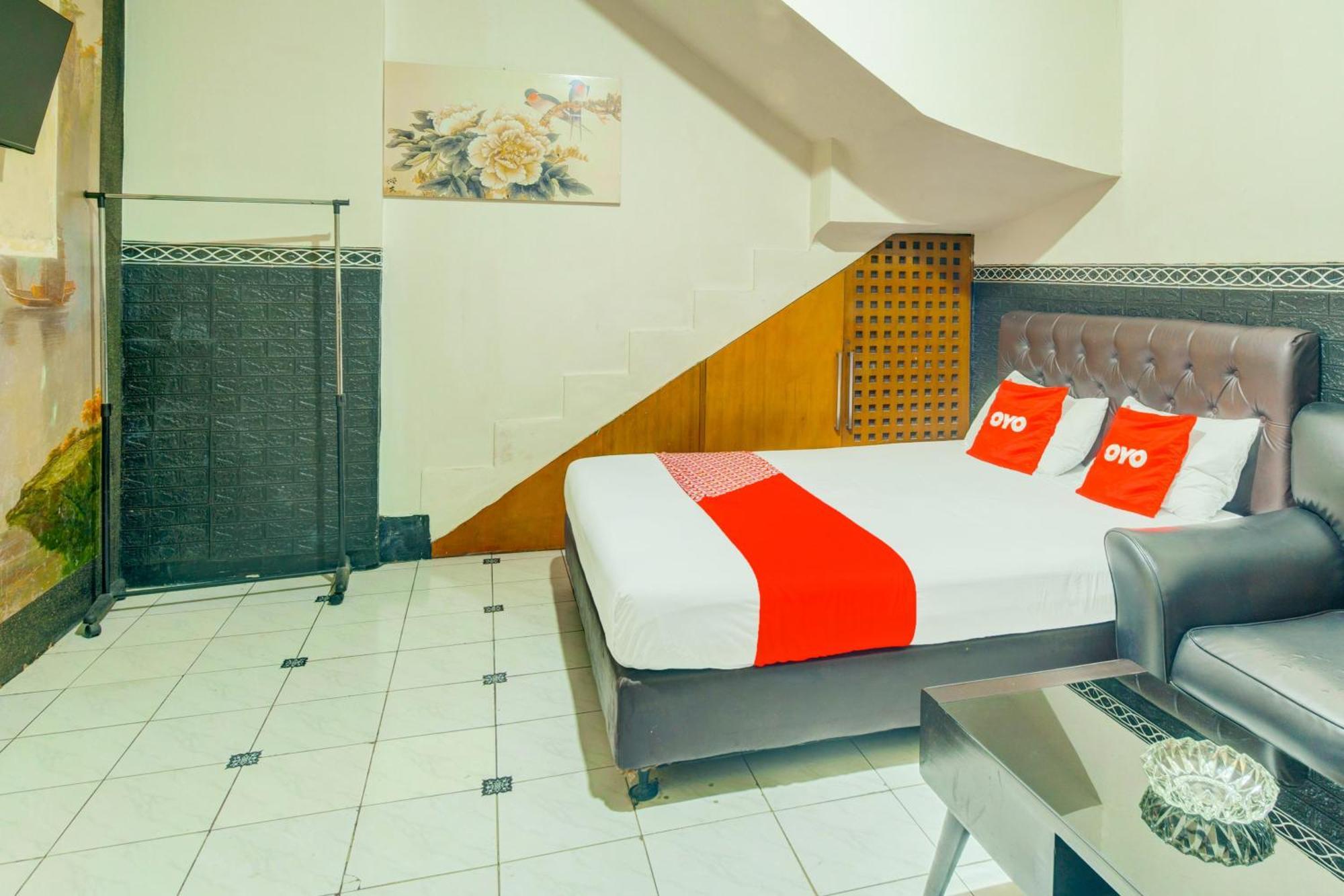 Hotel Oyo 93132 Modom Near Rs Islam Kopi Jakarta