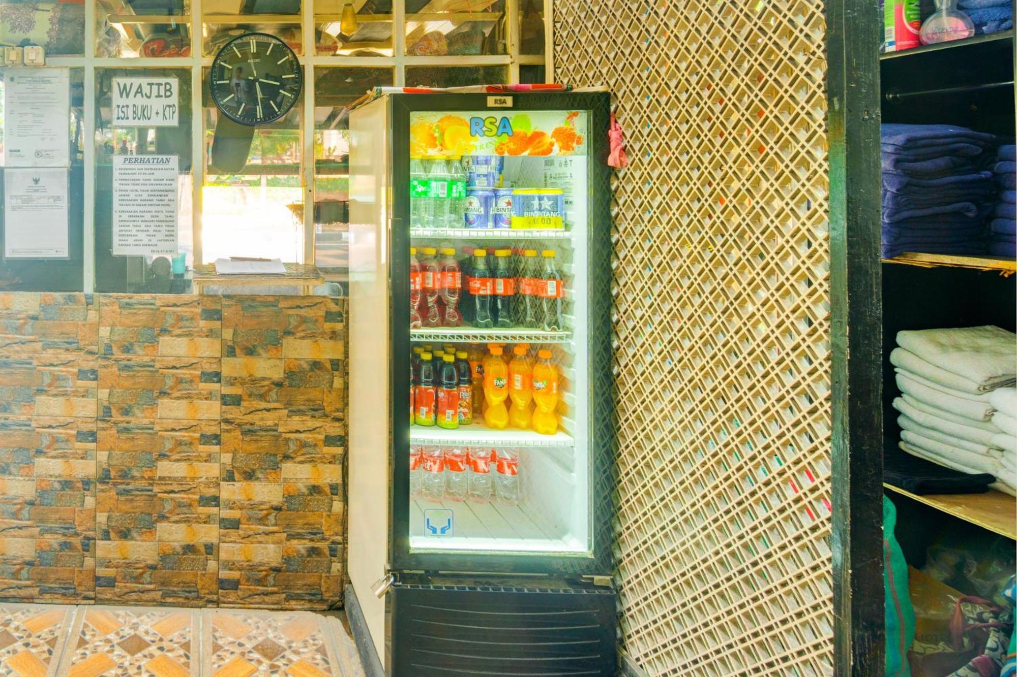 Oyo 93132 Modom Near Rs Islam Kopi 2* Jakarta